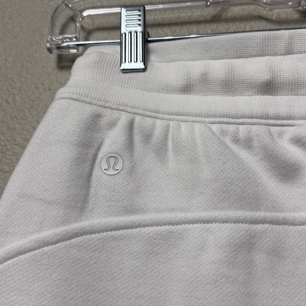 Lululemon Scuba High-Rise Shorts 5” - Picture 13 of 16